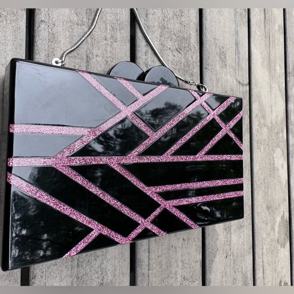 ZARA MINAUDIERE CLUTCH BOX BAG BLACK ENAMEL SHIMMER GRAPHIC FUCHSIA Chain Strap - Picture 2 of 6